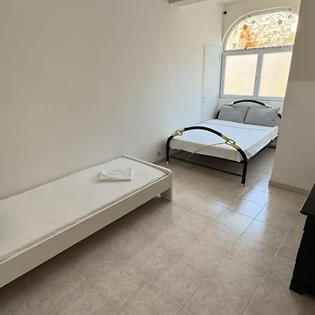 Monaco Central Duplex, 8 Sleeps Bnbrickeys