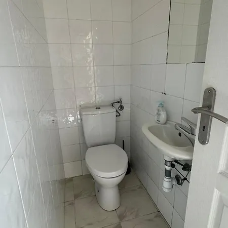 Monaco Central Duplex, 8 Sleeps Bnbrickeys *