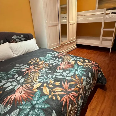 Monaco Central Duplex, 8 Sleeps Bnbrickeys *