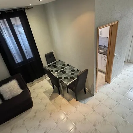 Monaco Central Duplex, 8 Sleeps Bnbrickeys *