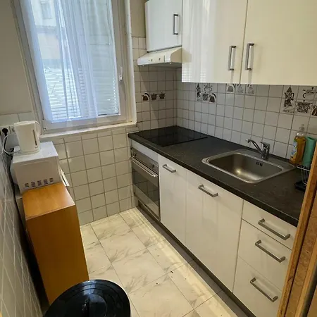 Monaco Central Duplex, 8 Sleeps Bnbrickeys *
